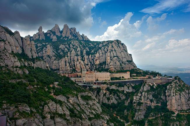 http://upload.wikimedia.org/wikipedia/commons/thumb/a/ae/2012_Montserrat.jpg/800px-2012_Montserrat.jpg