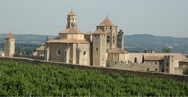 http://upload.wikimedia.org/wikipedia/commons/f/f3/Poblet_general.JPG